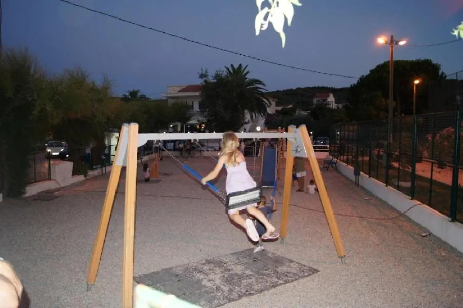Vila Slatine - Beach Apartments